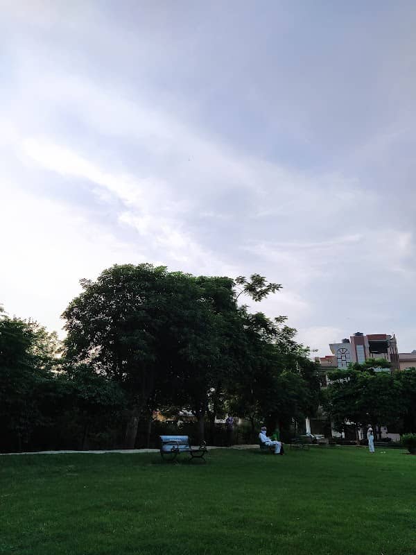 Hindon Park - Image 2