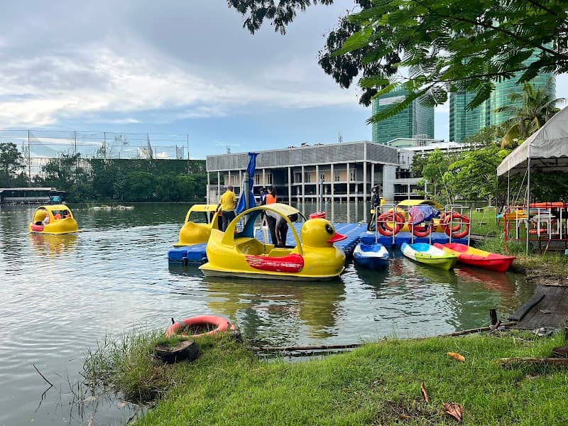Duck boat and kayak - Image 2