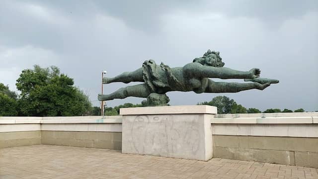 Mermaid statue - Image 1
