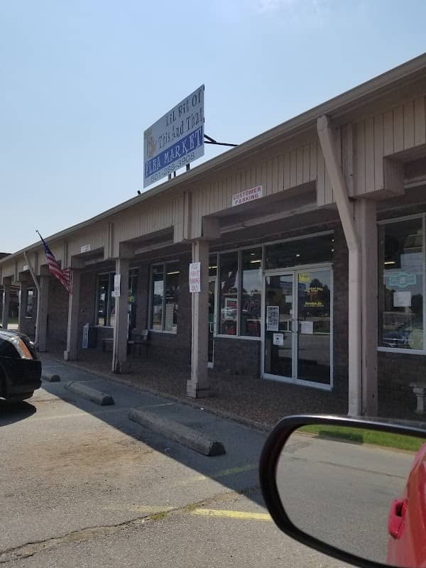 Little Bit of This and That Flea Market - Image 1