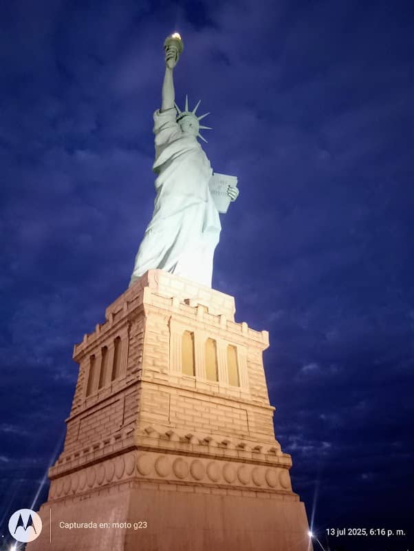Estátua da Liberdade - Havan Uberlândia - Image 1