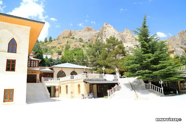 Somuncu Baba Türbesi ve Külliyesi - Image 1