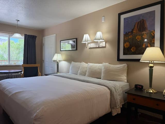 Cathedral Valley Inn - Image 2