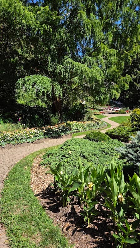 Riverside Park Floral Clock and Gardens - Image 2