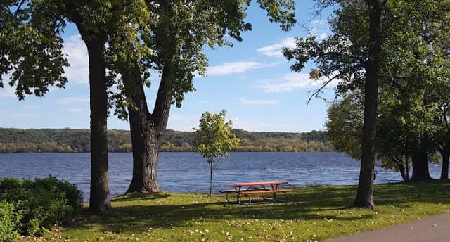 Lakeside Park - Image 2