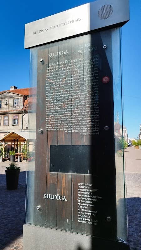 Kuldīgas identitātes pīlārs. - Image 1