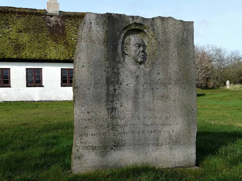 Mindesten for Johan Skjoldborg - Image 1