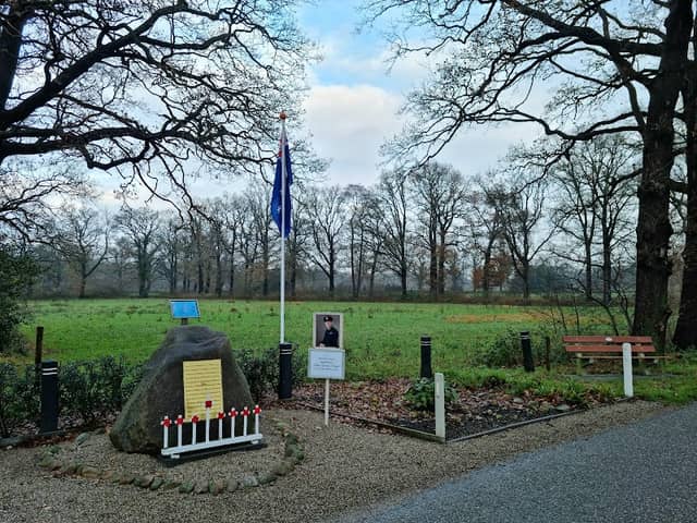 Dambuster Les Knight Monument Den Ham - Image 2