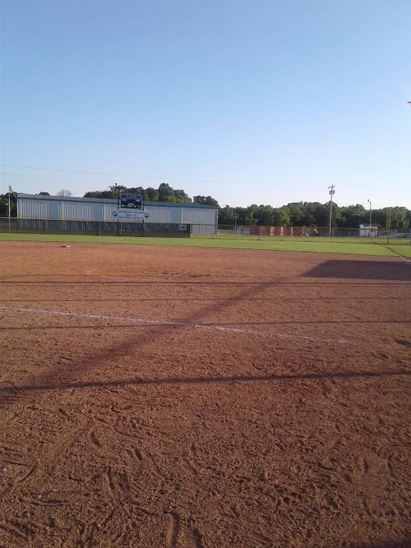 Savannah Parks & Recreation - Baseball field - Image 1