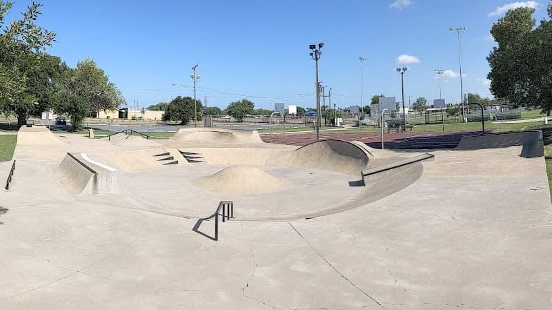 Los Fresnos Skate Park - Image 1