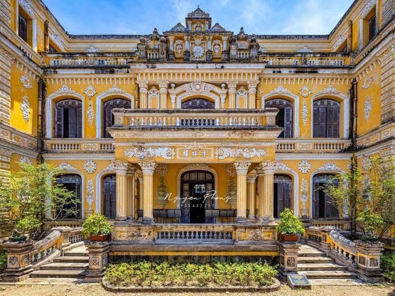 An Dinh Palace - Image 1
