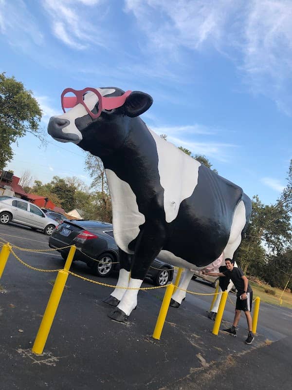 Big Cow Statue - Image 1