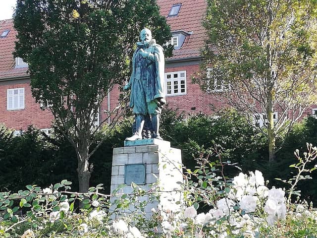 Lambert Steinwich Statue - Image 2