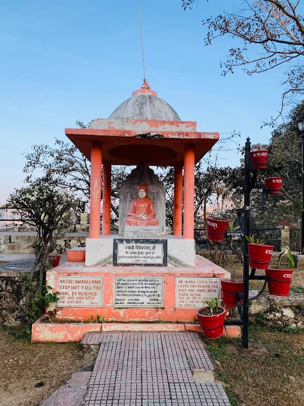 Statue of Swami Vivekanand - Image 1