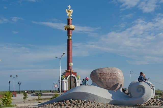 Pamyatnik Zemleprokhodtsam - Image 1