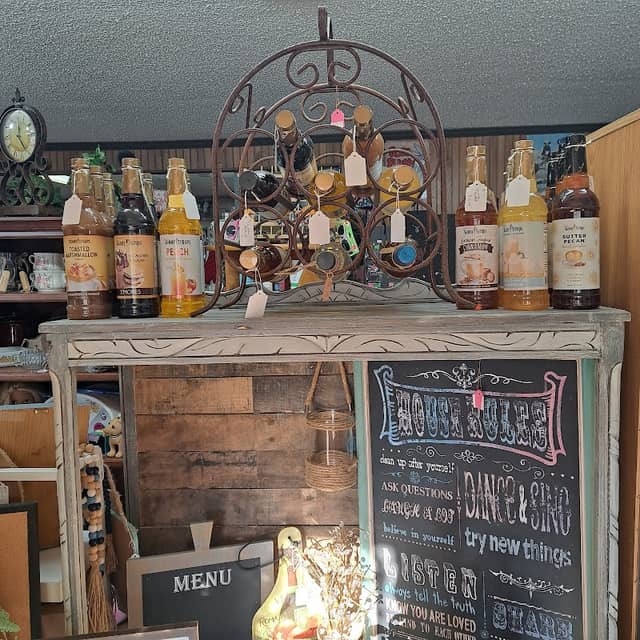 Red Dirt Rich Fleamarket - Image 2