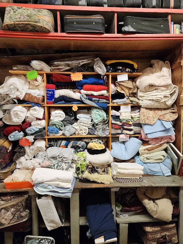 Goldman's Fleamarket - Image 1