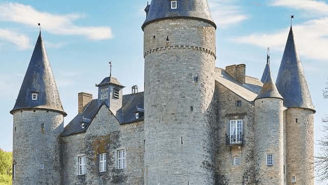Vêves Castle - Image 1