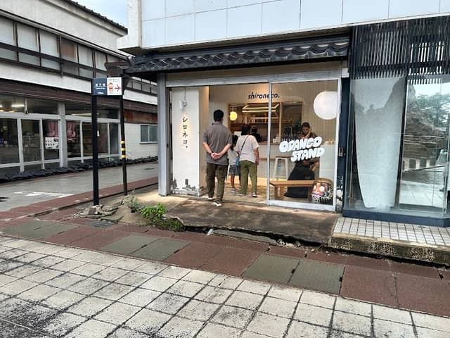シロネコの団子 - Image 1