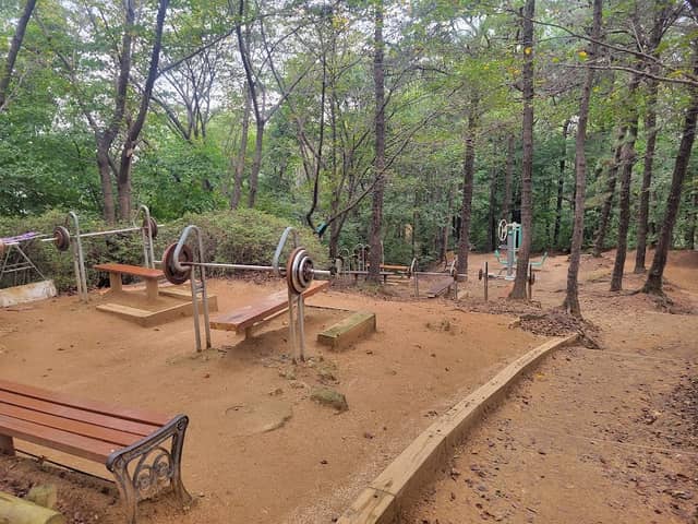 Buraksan trailhead parking lot - Image 1