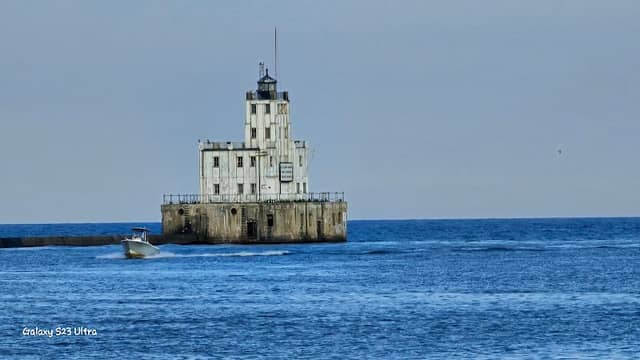Milwaukee Pierhead Lighthouse - Image 1