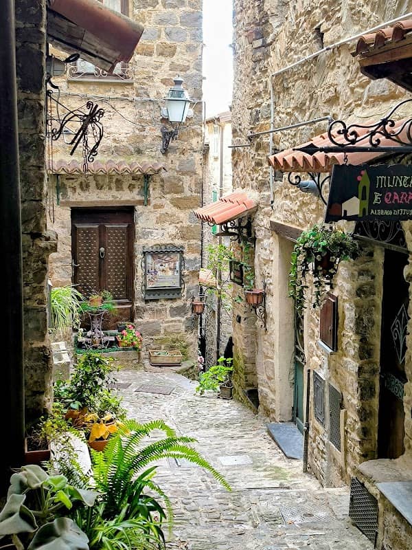 Apricale, il centro storico - Image 1