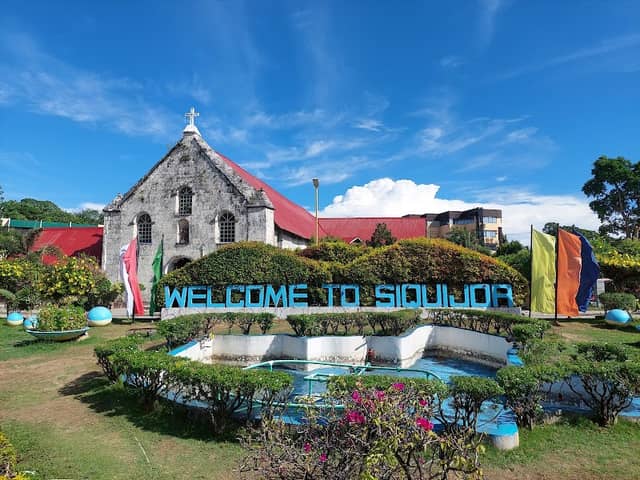 Siquijor Triangular Landmark - Image 1