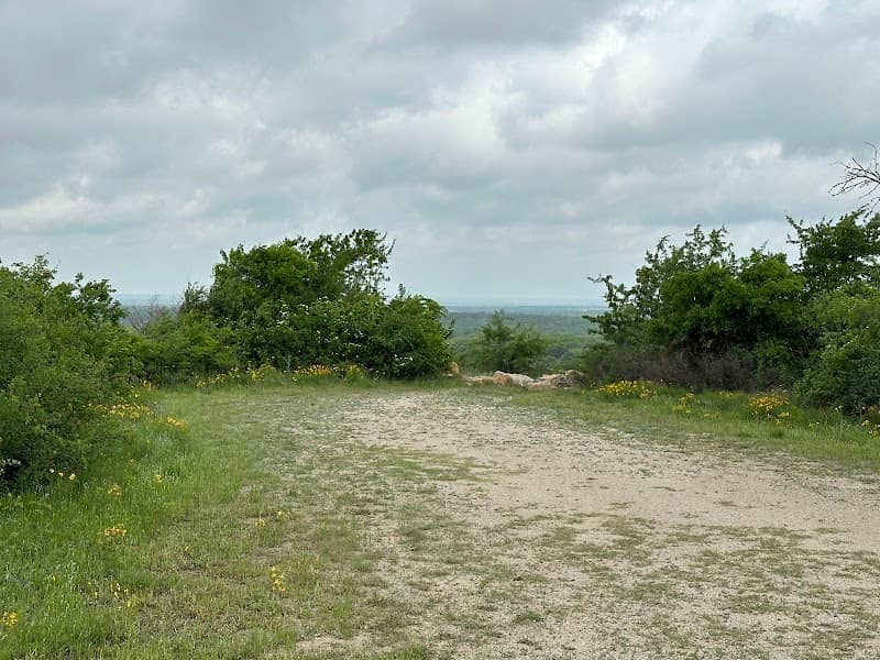 Overlook of valley - Image 2