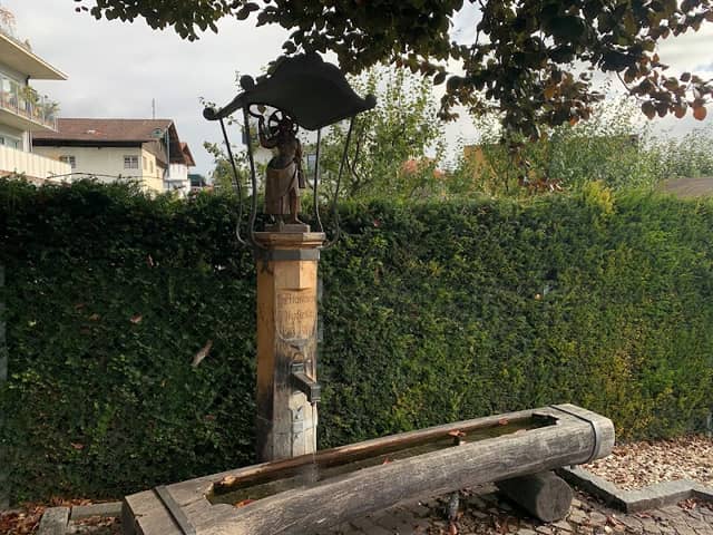 Trachtenvereinsbrunnen - Image 1