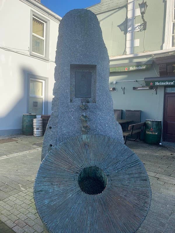 The Square - Image 1