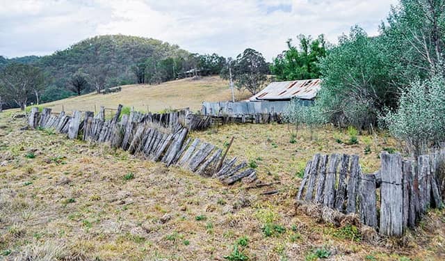 Capertee Woolshed ruins - Image 1