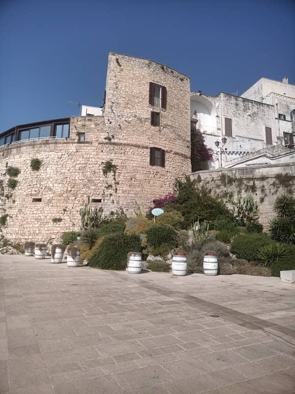 Lizard Wall - Image 1