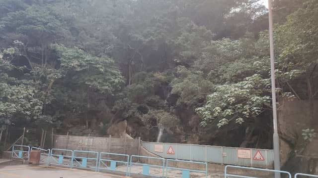Lei On Court Waterfall - Image 2
