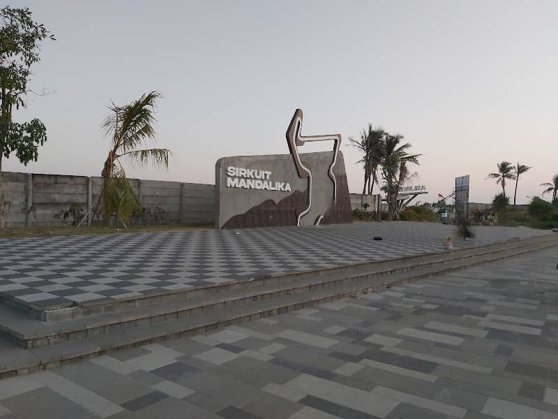 M hotel - Image 1