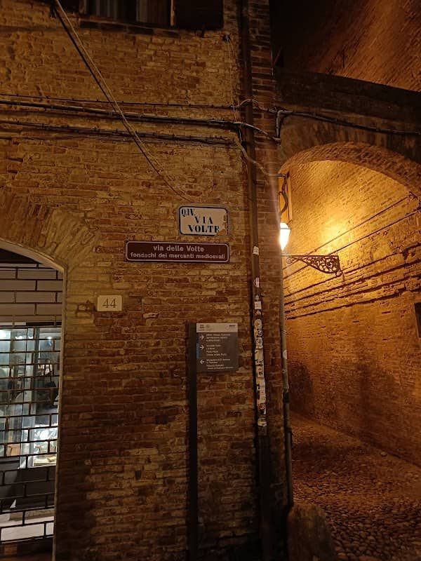Via delle Volte (Ferrara) - Image 1