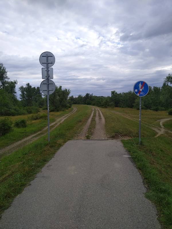 Hrádza Hlohovec Koplotovce koniec asfaltovej cesty - Image 1