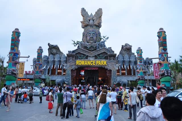 The Legend of Romance Scenic Area Parking Lot - Image 1