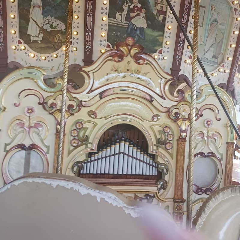 Hampton Carousel - Image 3