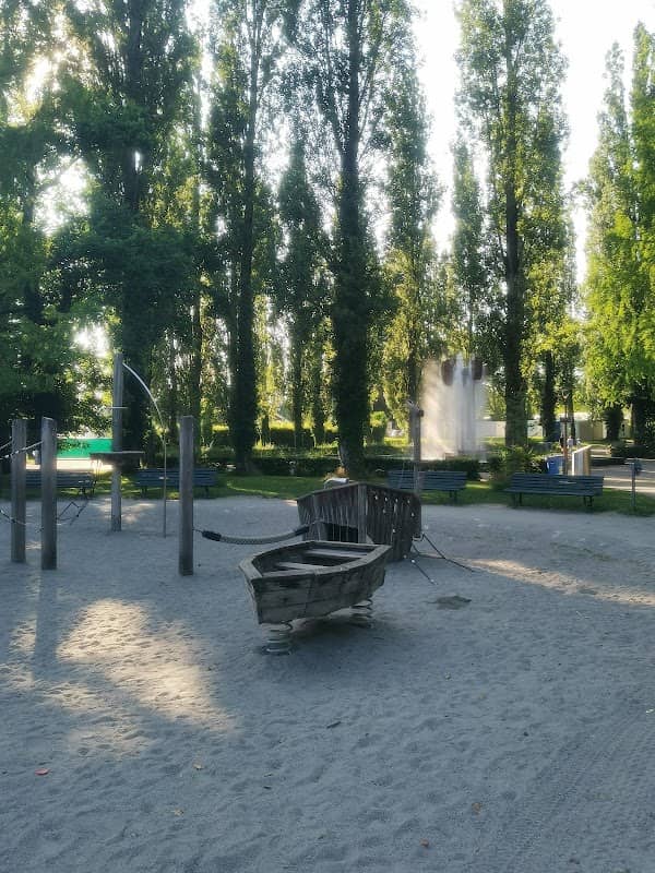 Place de la Fontaine de Cuivre - Image 2
