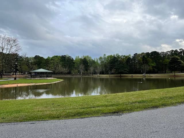 Huddleston Pond Park - Image 1