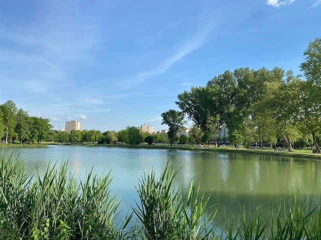 Ganümédeszi Napfény Park - Image 1