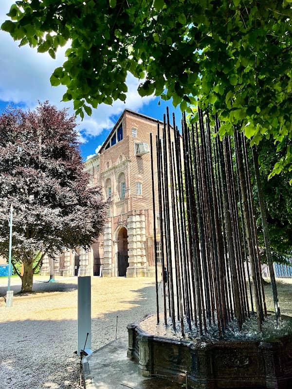 "Cinquantasei nomi", scultura di Marco Bagnoli - Image 2