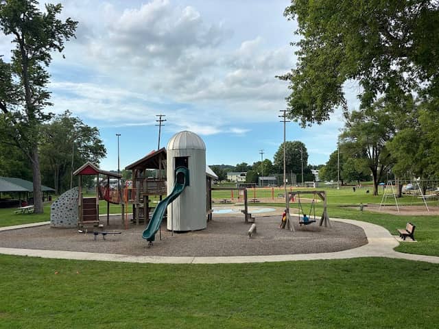Riverside Park - Image 2