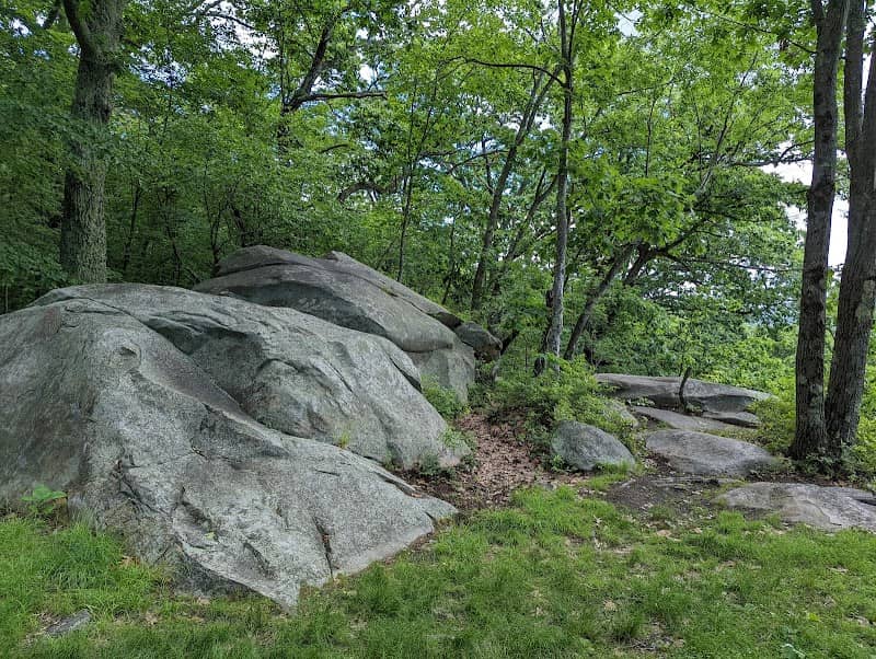 The Boulders Reserve - Dalton Ave Trailhead - Image 2