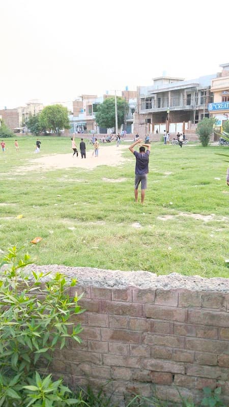 Tikon Park (Triangle Park) - Image 1
