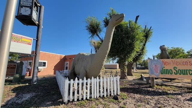 Dinosaur Statues - Image 1