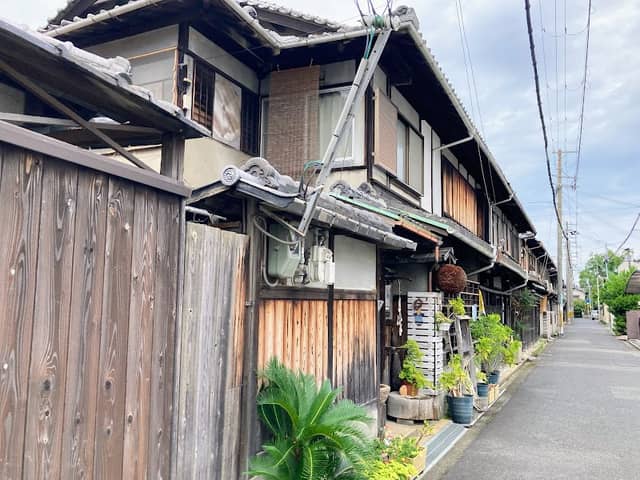 十六軒長屋 - Image 1