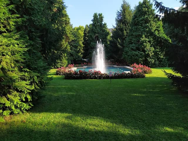 English Park - Image 2