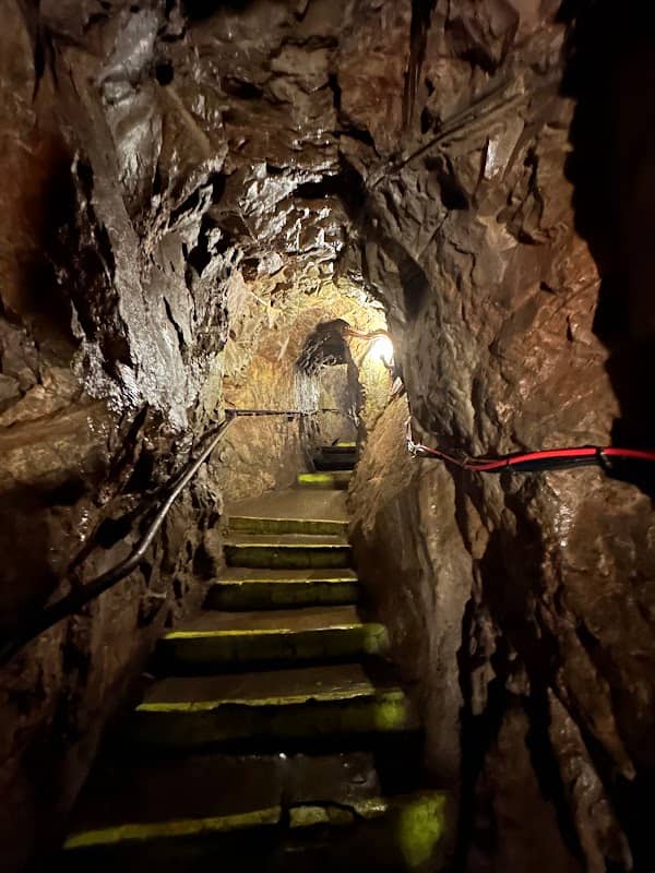 Giant's Cave - Image 1