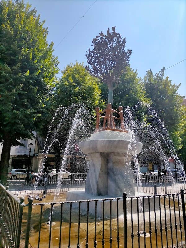 Fontana dell’albero della pace di Enzo Sciavolino - Image 1